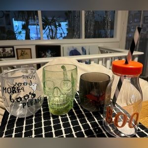 4 USED HALLOWEEN CUPS